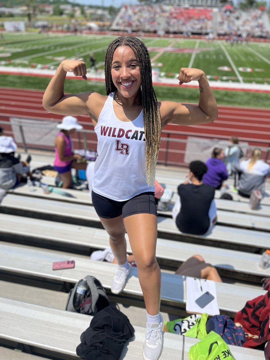 hannah_collins3's tweet photo. Maddy Stewart qualified for STATE in shot put. She finished 4th throwing 11.42m. @LRWildcatATH @TheChainGang3 @mtalbert63 @mrskondro33 @_chanlercollins @LRHSWildcats https://t.co/w08qVg2qAn