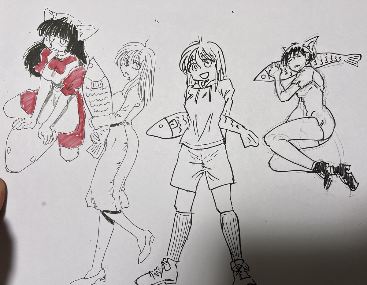 ビール飲みながら落書き 魚のぬいぐるみ女の子