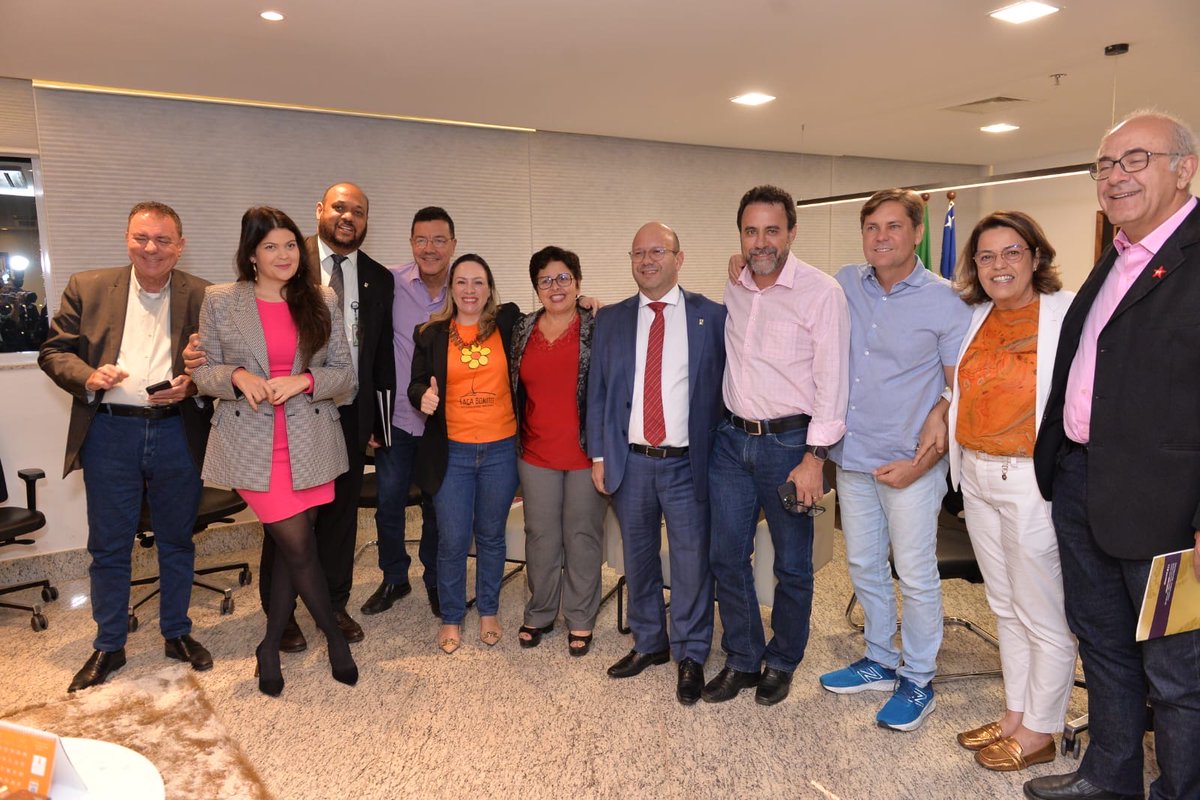 TempoDiario's tweet photo. Bruno Peixoto recebe secretário do Ministério das Relações Institucionais e discute melhorias para Goiás - https://t.co/wrxr1bOyVI https://t.co/nhRNygaCUy