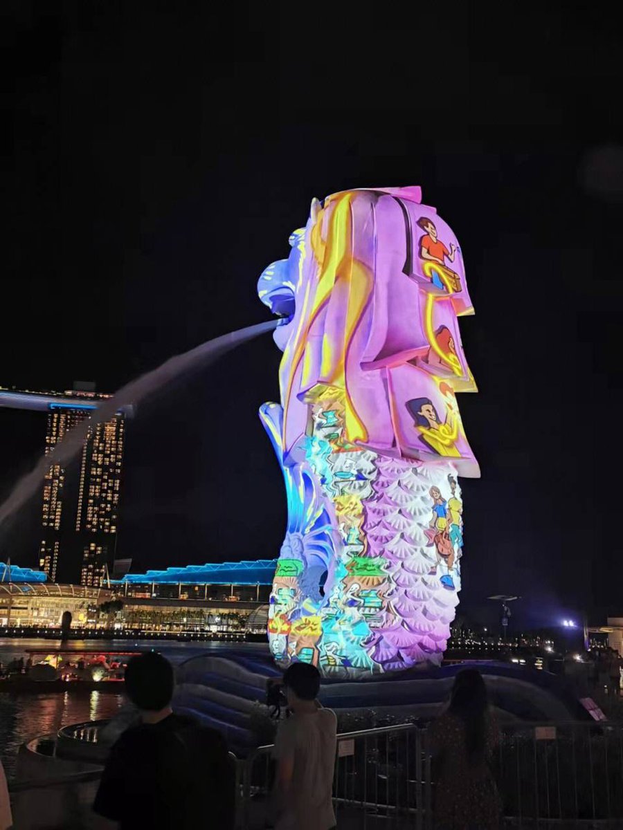 The beauty of the Merlion shows the prosperity of Singapore