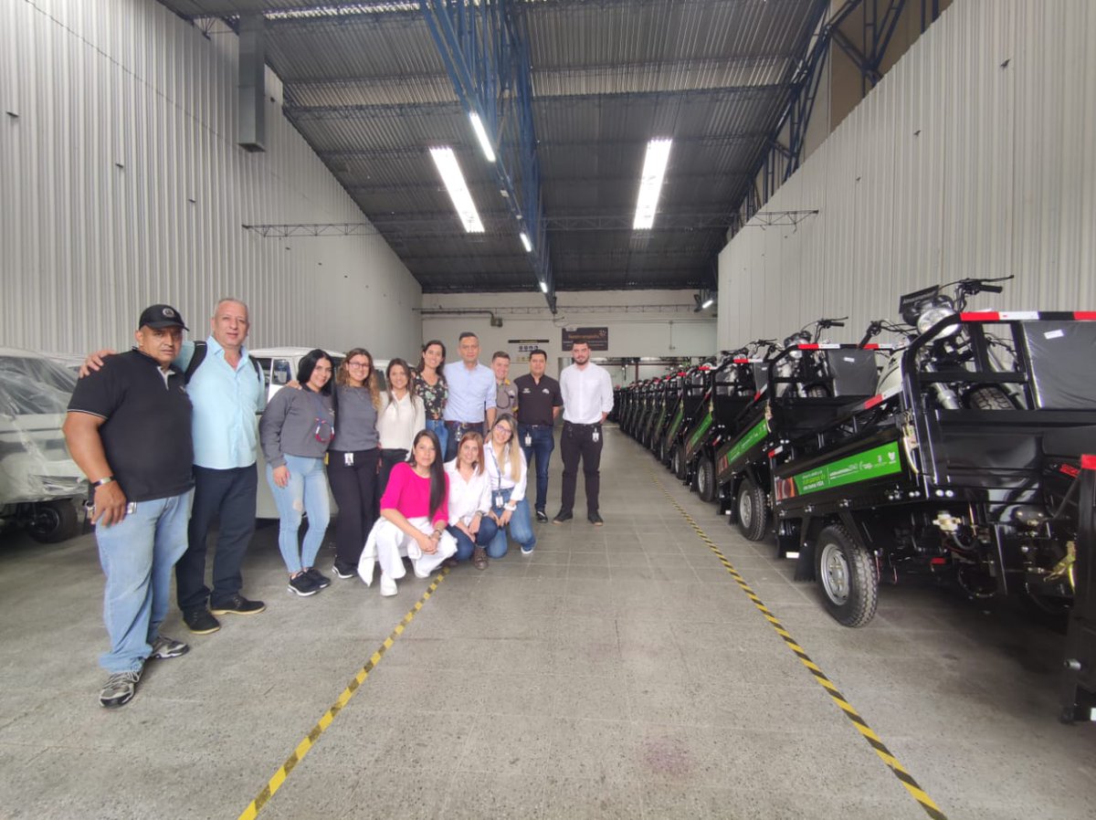 anibalgaviria's tweet photo. Avanza con toda el ensamble de motocarros para erradicar los vehículos de tracción animal en Antioquia. Este año entregaremos 606 a cambio de la LIBERTAD del mismo número de caballitos que hoy sufren intensas jornadas de trabajo pesado. Oriente y Urabá, subregiones priorizadas. https://t.co/r2RQfUSpcm