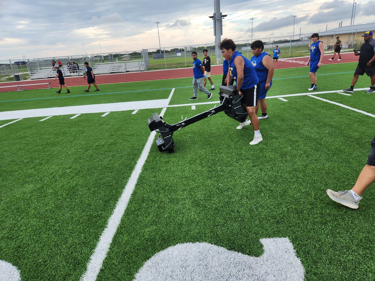CoachGomez_SRT's tweet photo. Our Trojans had a great time at the Lone Star Lineman Challenge went and competed!!!! #f.a.m.i.l.y #trojanpride @ccmhs_wrestling @MoodyTrack @TrojanPrideFtbl @CoachJohnson_10 @CoachMCantu https://t.co/GIzGoxwZj6
