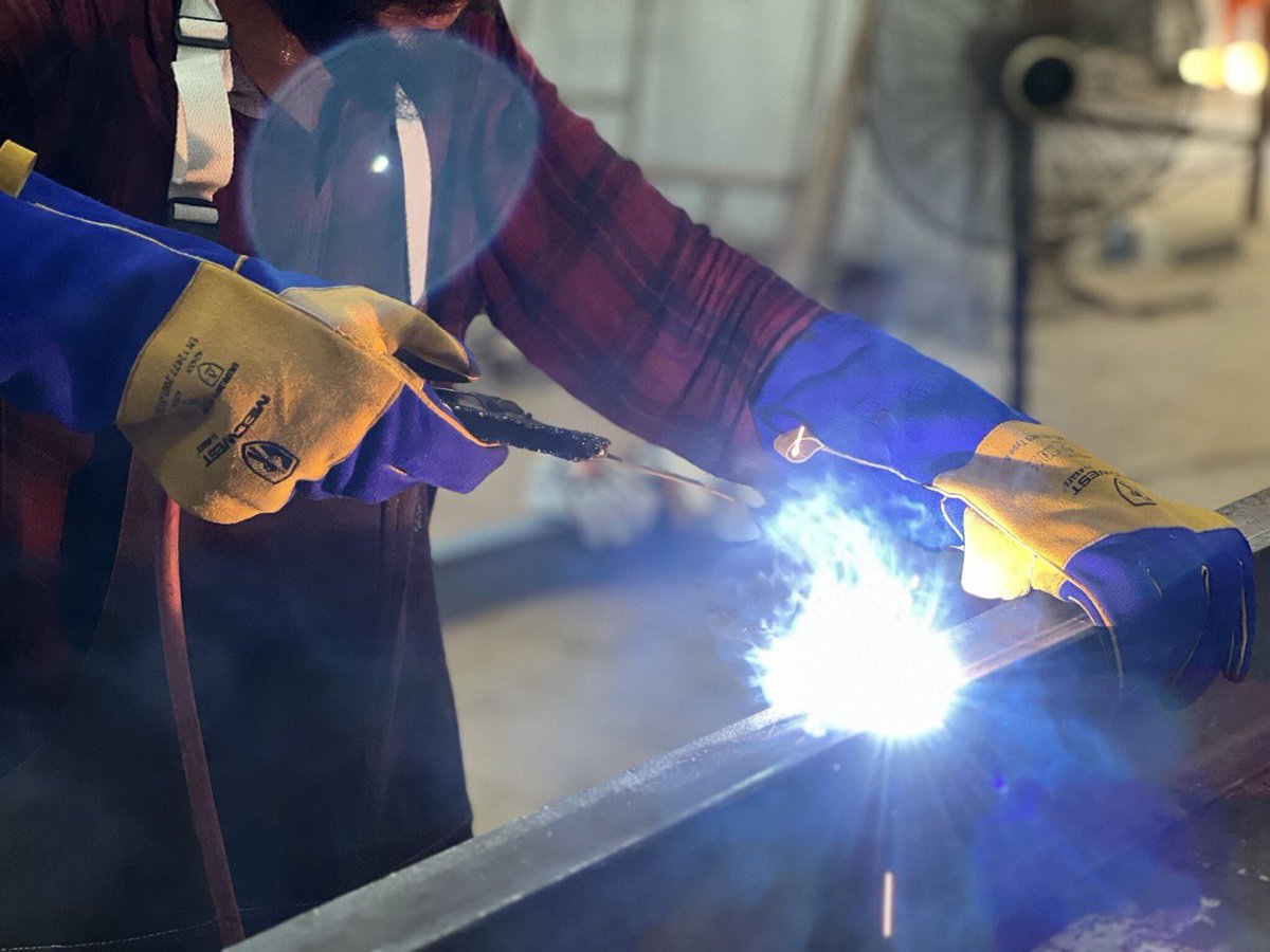 rsafegloves's tweet photo. MECWEST® by RSAFE® Welding Gloves
Heat and Fire Resistant Leather Gloves best For all types welding works, Forge, BBQ, Grill, Fireplace, Wood Stove, Furnace, and Oven.

RASHEED AHMED &amp; SONS Gray Wolf®️ The science of protection
#rsafegloves #weldinggloves #mecwestgloves #welders https://t.co/bffekHgBzS