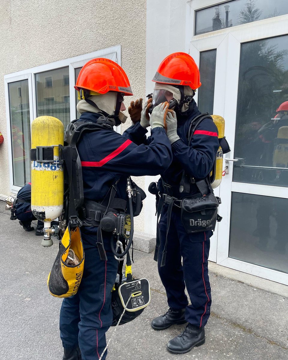 [Brevet National des JSP]

Au programme de l’après midi :
•Manœuvres incendies sur différents thèmes :
   - LSPCC : Lot de Sauvetage et de Protection Contre les Chutes
   - Reconnaissance longue durée 
   - Établissements 

1/2

<a href="/sdislozere/">SDIS48</a> <a href="/PompiersStchely/">Pompiers de Saint-Chély</a> <a href="/48ddsis/">@DDSIS48</a> <a href="/PompiersFR/">Pompiers de France</a>