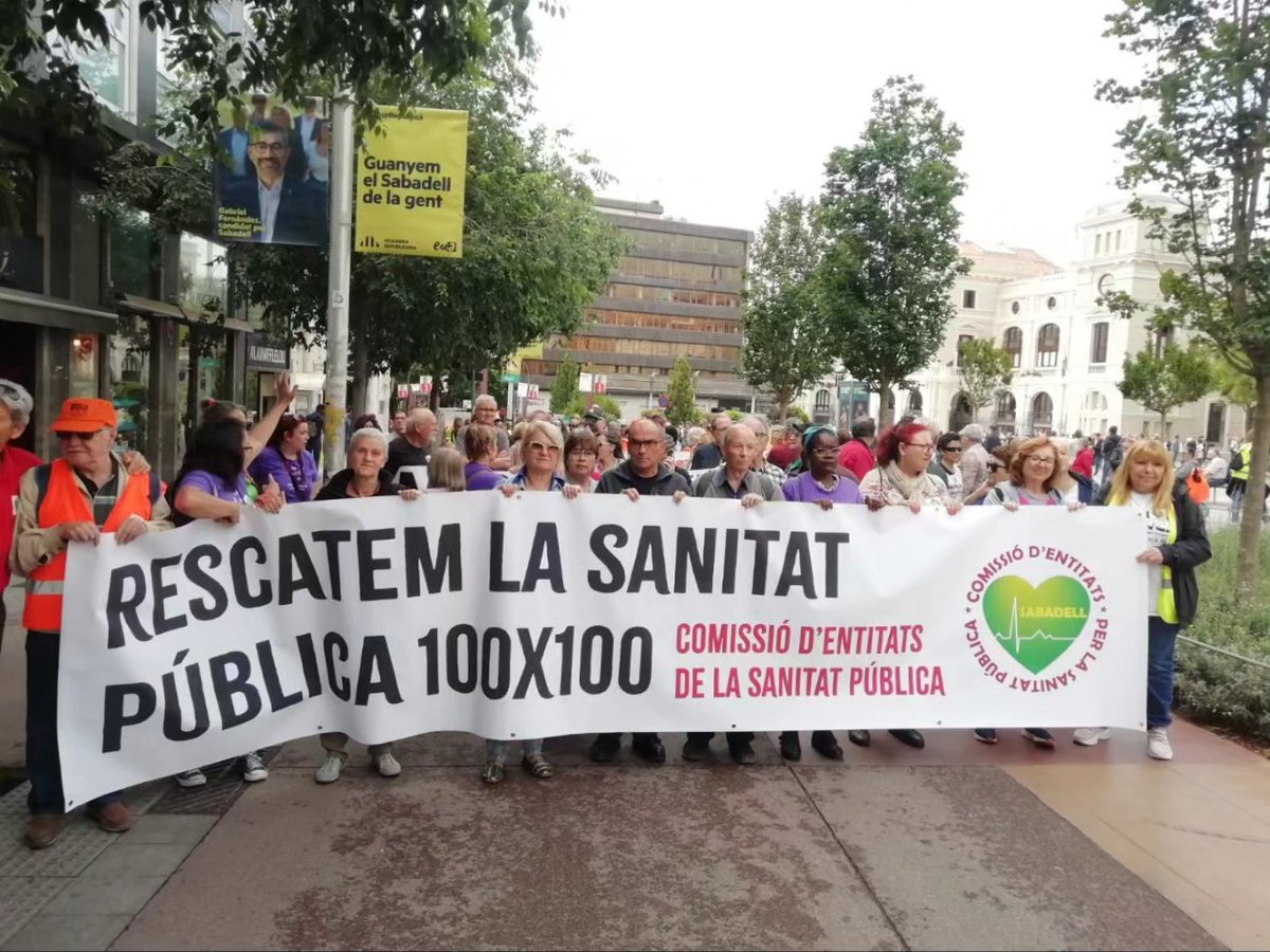 PorCdv's tweet photo. Gran participación en la manifestacio de Sabadell en defensa de la #sanidadpública.

Esto sólo es el principio, ahora toca no desfallecer en la lucha hasta conseguirlo.
Acércate a tu AAVV y colabora o contacta con nosotras.

Si luchas, puedes perder. Si no luchas, ya has perdido" https://t.co/37b694FM7j