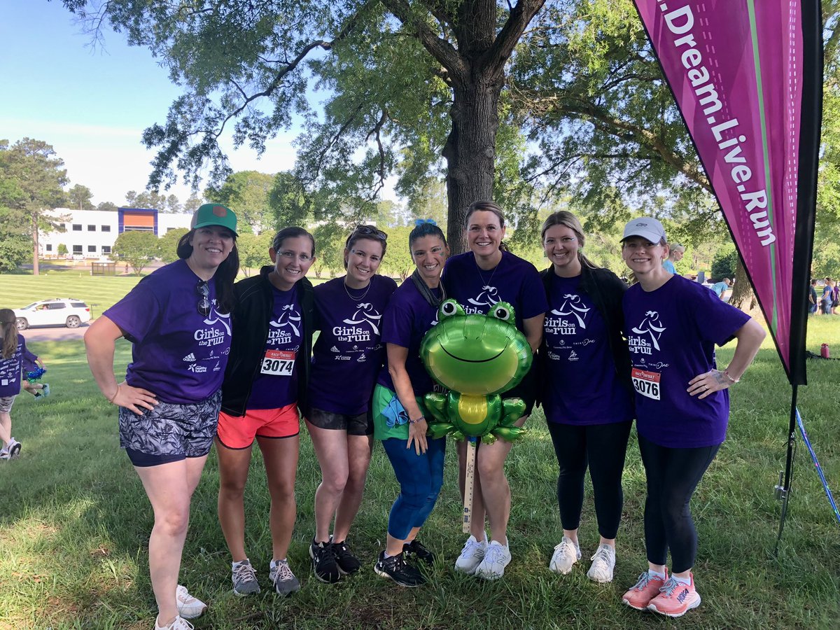 Congratulations to our #GirlsOnTheRun, coaches, and running buddies who finished the #BeeAmazing5K this morning! 🎉🏃🏻‍♀️🐸🏃🏻‍♀️🎉
