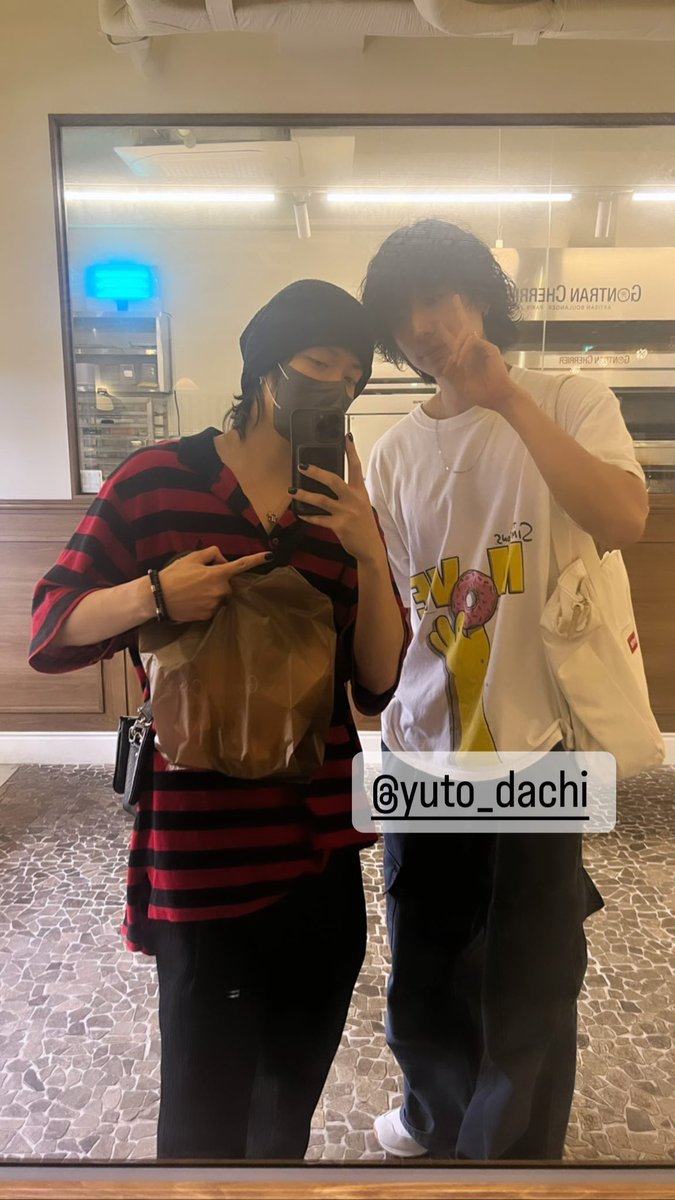 YUTOARCHlVES's tweet photo. couple of bffs!! https://t.co/XvE1VE3q58