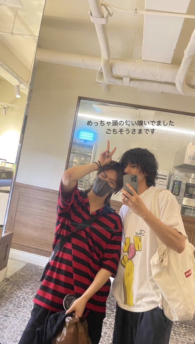 YUTOARCHlVES's tweet photo. couple of bffs!! https://t.co/XvE1VE3q58