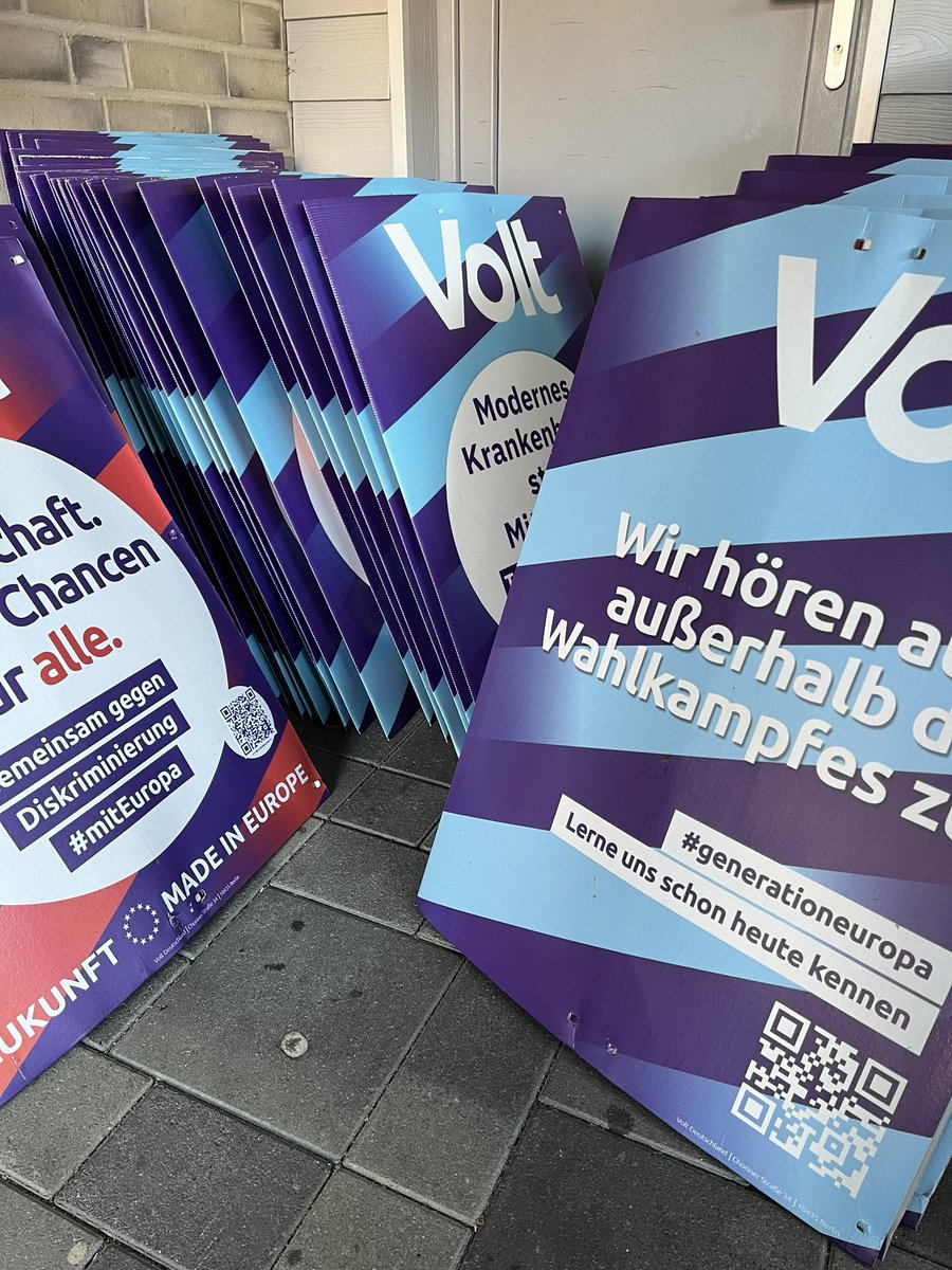 Wir haben unsere #Volt-Plakate in #Flensburg abgenommen. Vielen Dank für euren Support 😎🙏