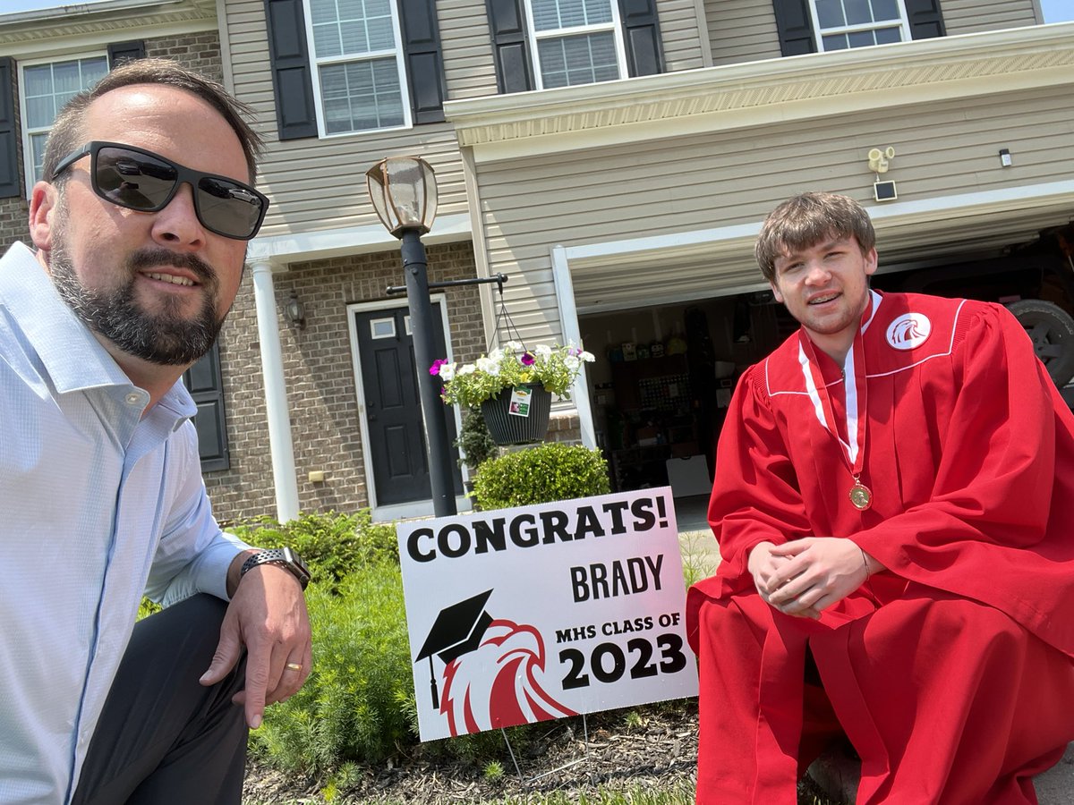 volltron23's tweet photo. Goes by so fast… #graduation2023 🦅 https://t.co/IyOiuoXg9H