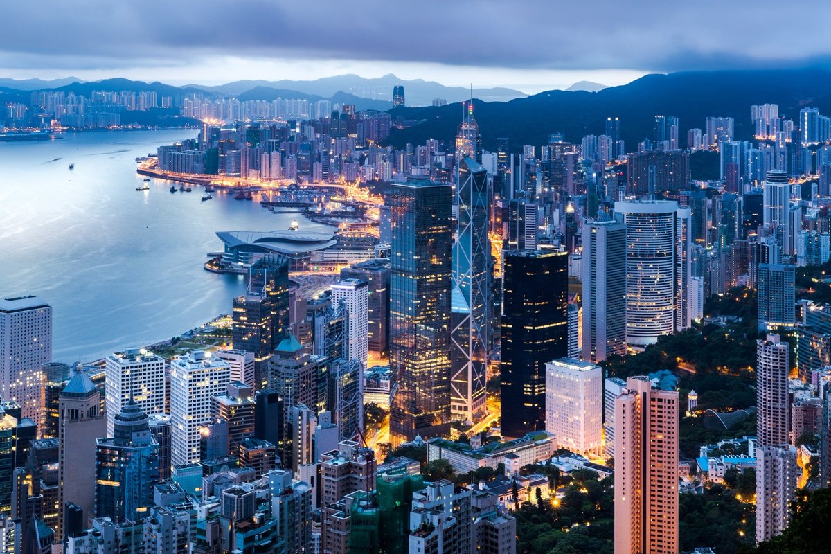 ihussaintoori1's tweet photo. This is how #HongKong looks like...
It's an amazing place. #must_visit.
1. Great place for #business
2. #diversity
3. highly paid #scholarships/jobs
4. 5 #universities under 100 #QS ranking
5. best #transportation 
6. many more reasons
#skyscrapers #phdlife #business #traveling https://t.co/O3a8bjTbJc