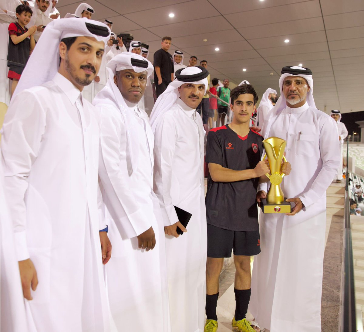 AlrayyanSC's tweet photo. الرهيب بطلًا لكأس تحت 17 سنة لكرة القدم بعد الفوز على العربي في النهائي بركلات الترجيح 4-2
Al Rayyan won the U 17 Cup after defeating Al Arabi in the final with a penalties 4-2 https://t.co/Mt4Y7YBUrh