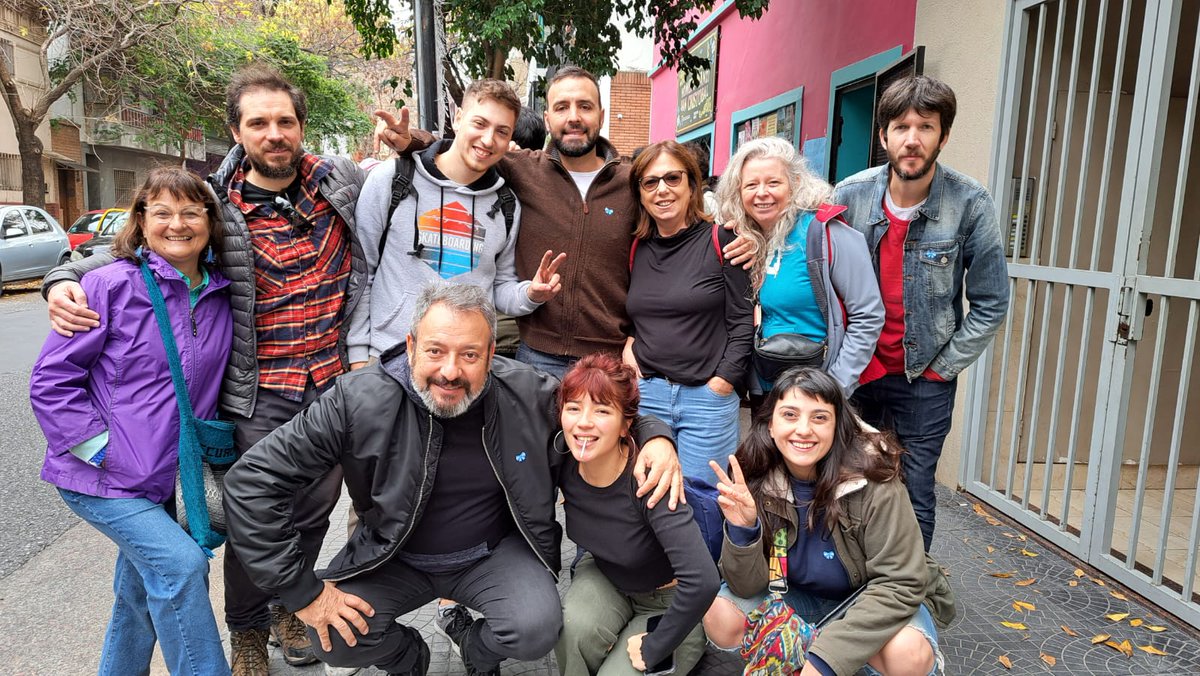 AntolinMagallan's tweet photo. Mañana de sábado compartido con les cres de @NEcomuna3. Charlando con les vecines sobre la Comuna y la Ciudad que queremos y convocando al gran acto del #25deMayo, recordando al querido Néstor y apoyando a la cra @CFKArgentina.

#ArgentinaConCristina https://t.co/aSA2LDUmJo