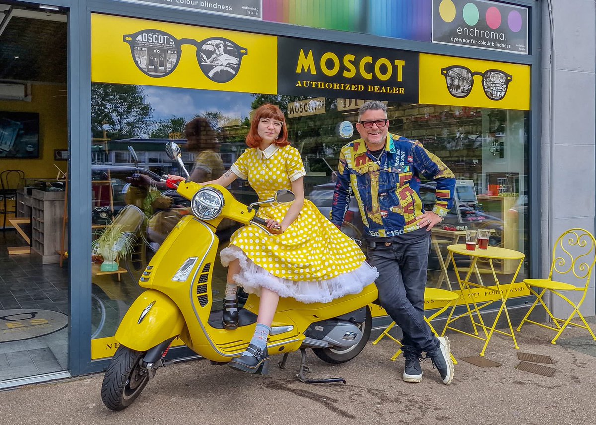 💛It’s ALL about YELLOW💛 @eyesonstalbans @StrikingPlaces @StAlbansVoice @StAlbansTimes @shopstalbans @Vespa_Official @StAlbans_Action @clive_ask Happy 150th @LEVIS