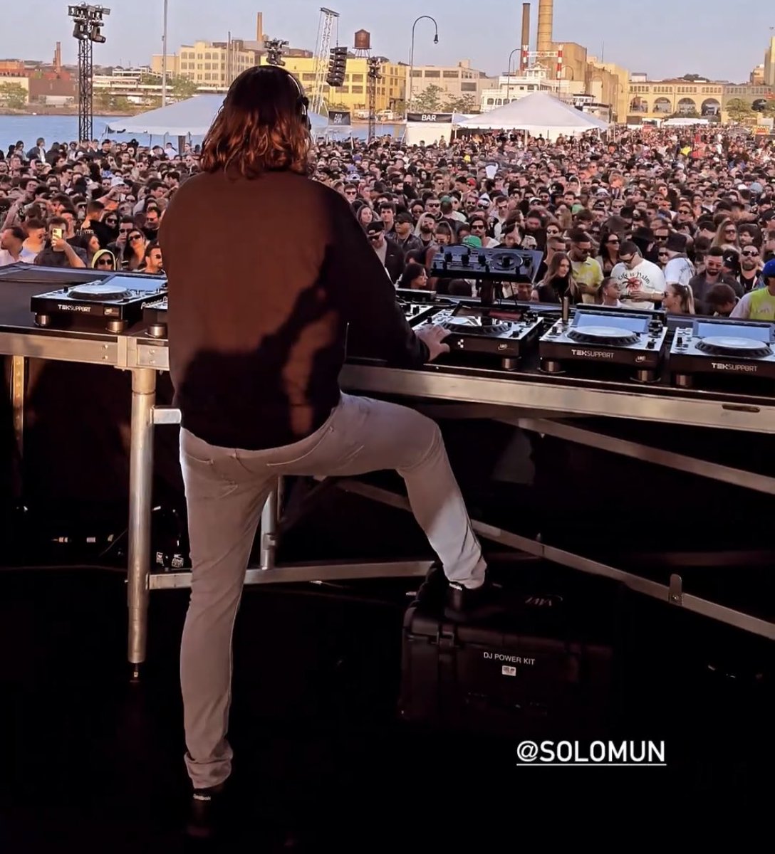 the most alpha way to DJ.. i don’t make the rules… he does