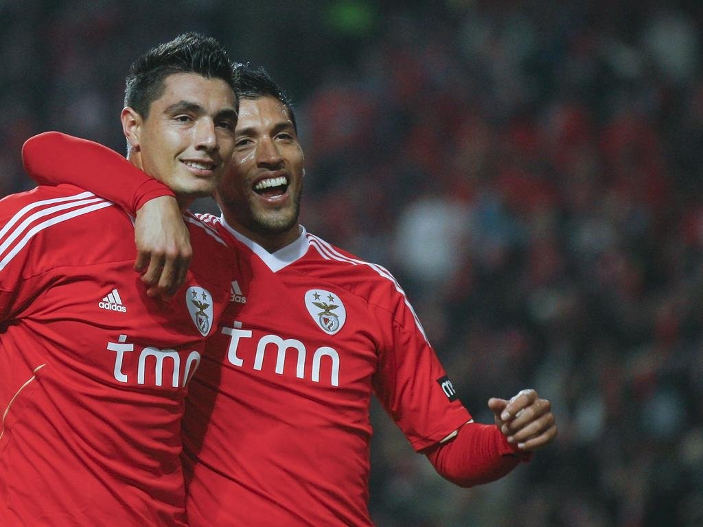 20 golos a Porto e Sporting;
Hat-trick em 33' no derby;
Bis para dar a 1° final europeia em 23 anos;
Bis para dar o "32" na última jornada;
Era de pé esquerdo, de pé direito, de cabeça. Era de livre direto ou penalti. Não discriminava na hora do golo.

40 anos de uma Lenda.