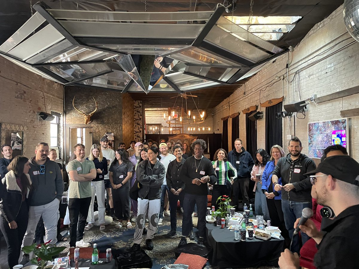 shanvasion's tweet photo. There were no panels. Just friends sharing boldly and truthfully their visions for better digital business models. 

This is how alpha is created. Vibes are value. And we recorded this shit. Onchain. Follow to watch👄📺

#BroadcastSummit @Livepeer @seedclub @onvessel_world https://t.co/86Vn29leqm