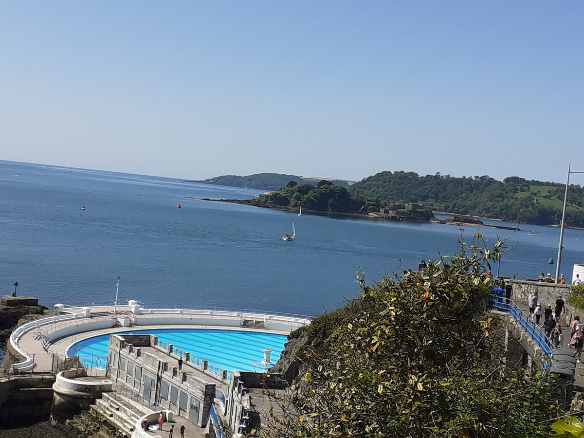 BeesBookWood's tweet photo. Beautiful day in Plymouth. And it's Pirate Weekend โค๐ดโโ ๏ธ๐ฆ #Plymouth #PirateWeekend https://t.co/bhOBokYpN6
