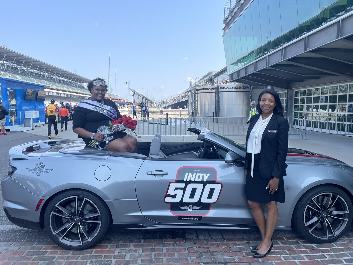 AleesiaLJohnson's tweet image. What a morning! I couldn’t be more proud of my Princess mentee, Mykah, who was crowned the @500Festival Queen Scholar today! As far as I know, she’s the FIRST @IPSSchools alumna to win this honor!! 💙👏🏽#IPSProud #ThisisMay