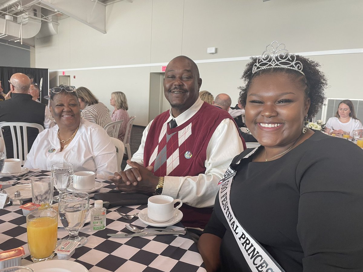 AleesiaLJohnson's tweet image. What a morning! I couldn’t be more proud of my Princess mentee, Mykah, who was crowned the @500Festival Queen Scholar today! As far as I know, she’s the FIRST @IPSSchools alumna to win this honor!! 💙👏🏽#IPSProud #ThisisMay