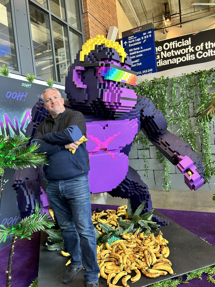 jsbaker88's tweet photo. @CyberKongz #OOH #VeeCon2023 https://t.co/rpGZtQHjBc