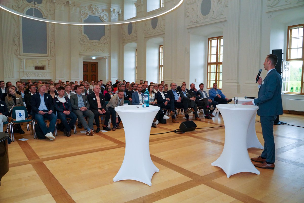 Zugast beim Unternehmerstammtisch 2023 Netzwerk Sachsen-Anhalt: Als Impulsgeber durfte ich über "Die Altmark - Grüne Wiese mit Zukunft?!" referieren. 

Foto: Matthias Beckert, Netzwerk Sachsen-Anhalt