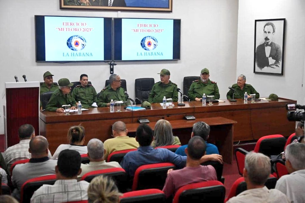 🇨🇺| Hoy se desarrolla en toda #Cuba el Ejercicio Meteoro, dirigido a reducir el riesgo de desastres ante ciclones y otros peligros de origen natural, tecnológico y sanitario.

El presidente <a href="/DiazCanelB/">Miguel Díaz-Canel Bermúdez</a> participa #AHORA en reunión que se desarrolla en La Habana sobre esos temas.