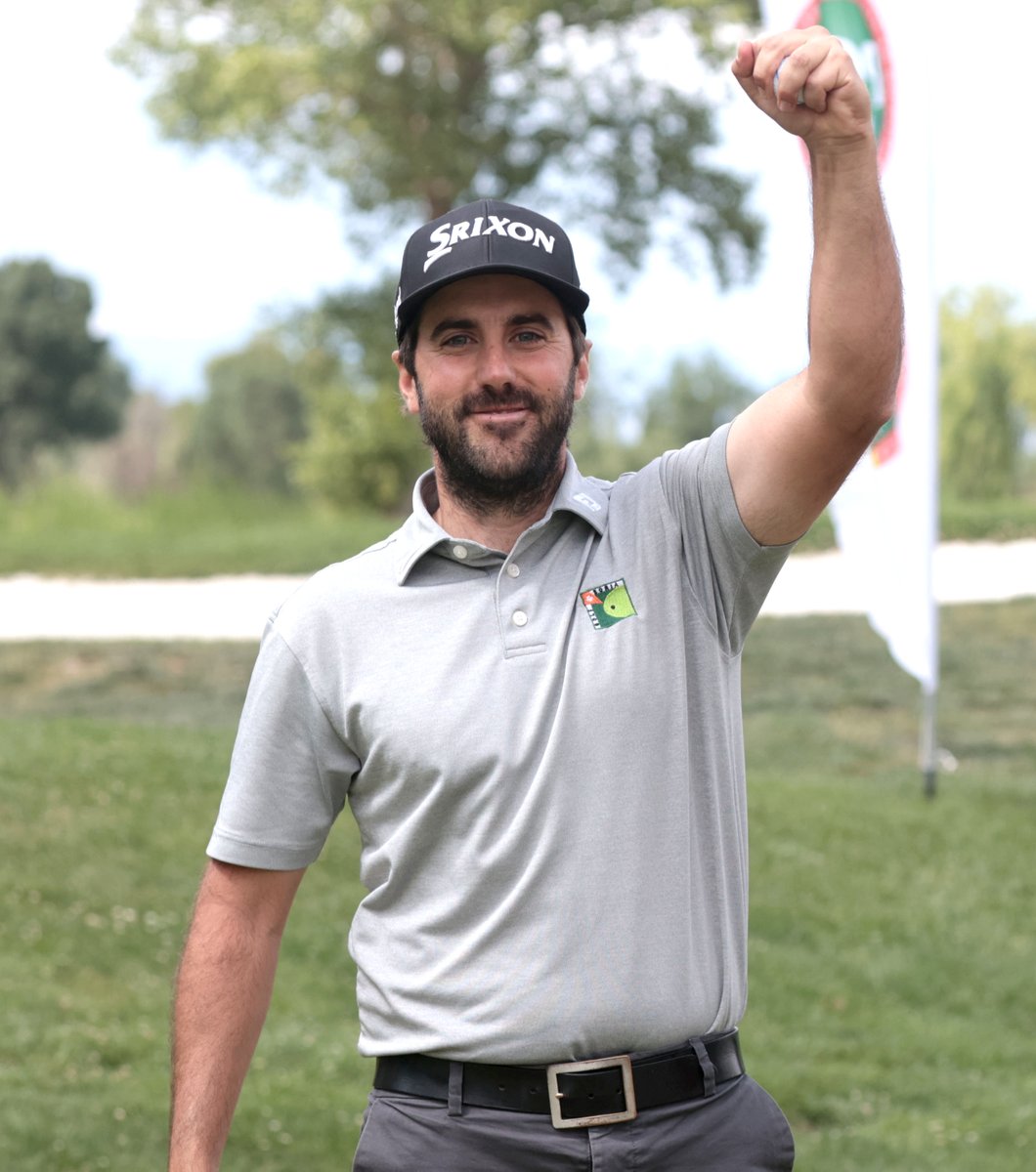 🏆El soriano Daniel Berna gana el título en el Campeonato de Madrid de Profesionales PGAe

🏌️‍♂️Superó en un playoff de 2 hoyos al madrileño Antonio Hortal

👏👏¡Enhorabuena, Daniel! ¡A seguir por ese camino!

👉+info fgolfcyl.org/daniel-berna-g…