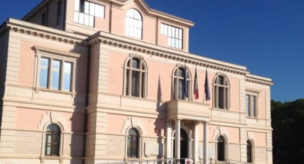 TelemiaLaTv's tweet photo. Sappiamo che la sua attività è una parte importante della nostra comunità e che halavorato duramente per costruire il suo nome ed il suo successo
Siamo indignati #attovandalico #crupi #SIDERNO
https://t.co/dVQBaeFlgb https://t.co/5kY7oWDEE4