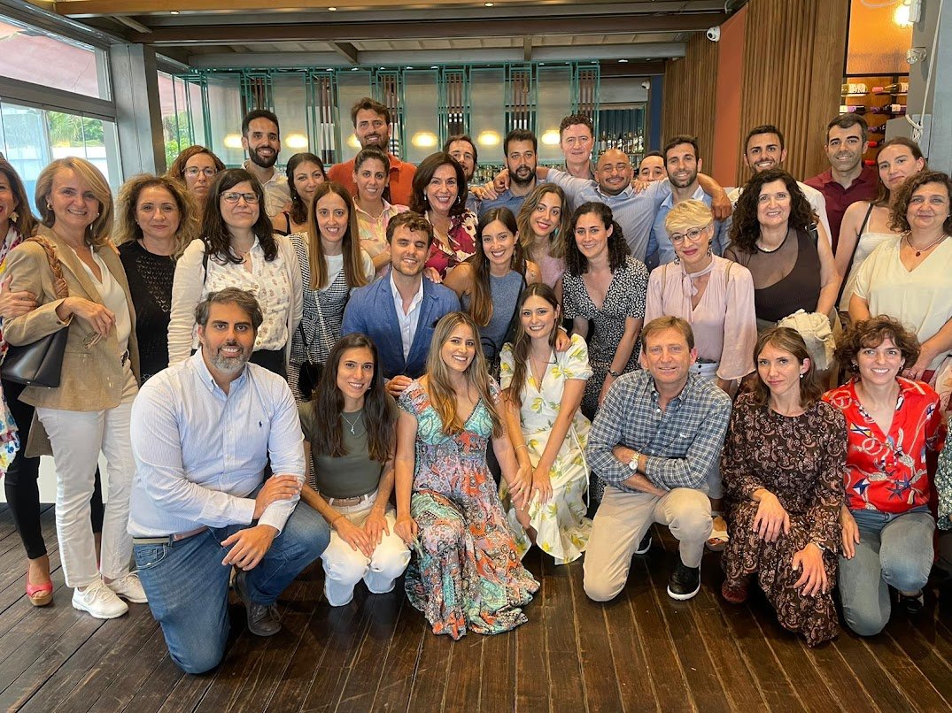 golveirafuster's tweet photo. Ayer despedimos a nuestra R4 Silvia P Alonso @alimentendo , una residente de "10" , tanto a nivel profesional como personal. Formar a personas tan valiosas y no poder incorporarlas al equipo te deja un sabor agridulce. Ojalá @HRegionalMalaga  podamos contratarla en breve... https://t.co/LnsjKtsIF3