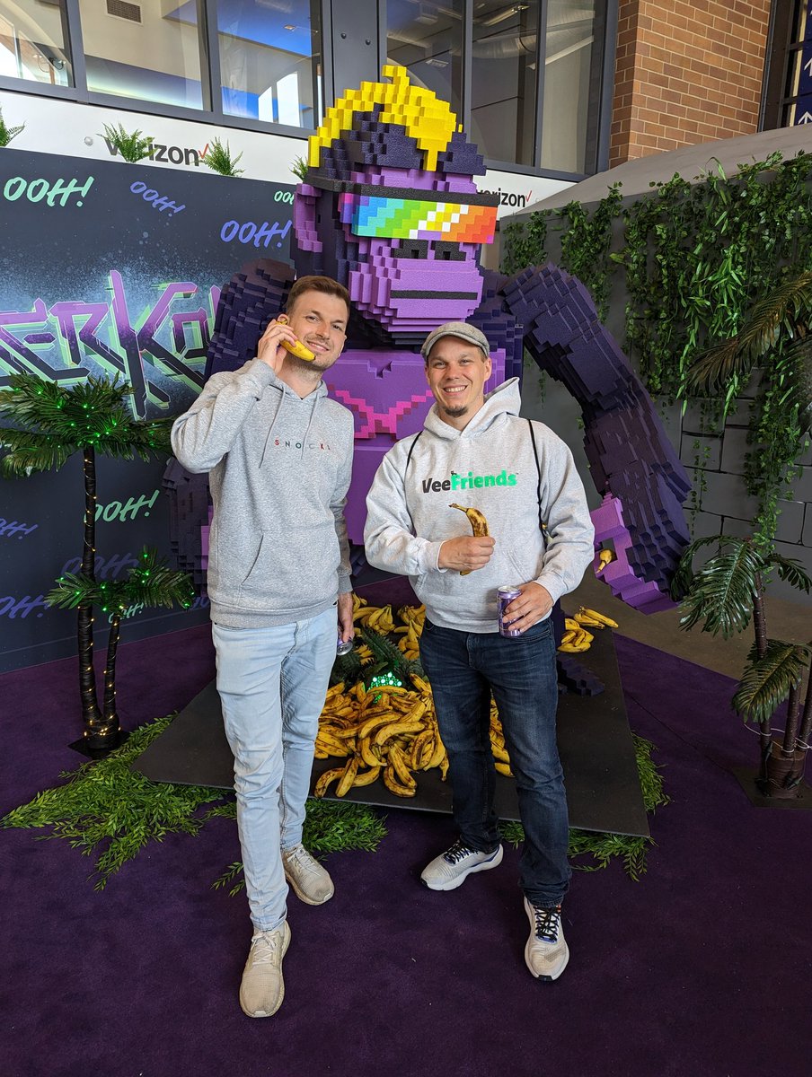 Again at <a href="/CyberKongz/">CyberKongz</a> #ooh #veecon2023 with 
<a href="/timlamprecht_/">Tim Lamprecht</a>