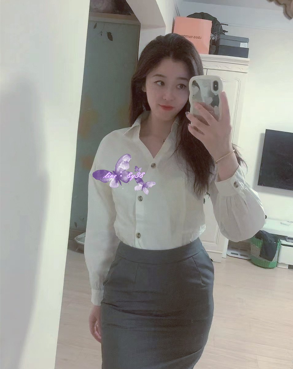 嗨 我是小然一個上班白領 
也是一個單親媽媽 謝謝你加入
希望我們相處愉快 會有一段美好的邂逅
希望給自己和寶貝更安穩的生活
努力賺錢養家 努力開心生活
如果你喜歡我選擇我 我會用心好好對你
如果你不喜歡我 不能配合我也不勉強
禮貌互相說一聲抱歉 各自生活互不打擾❤️
#賴8y38 https://t.co/sbEbLUlPJ9