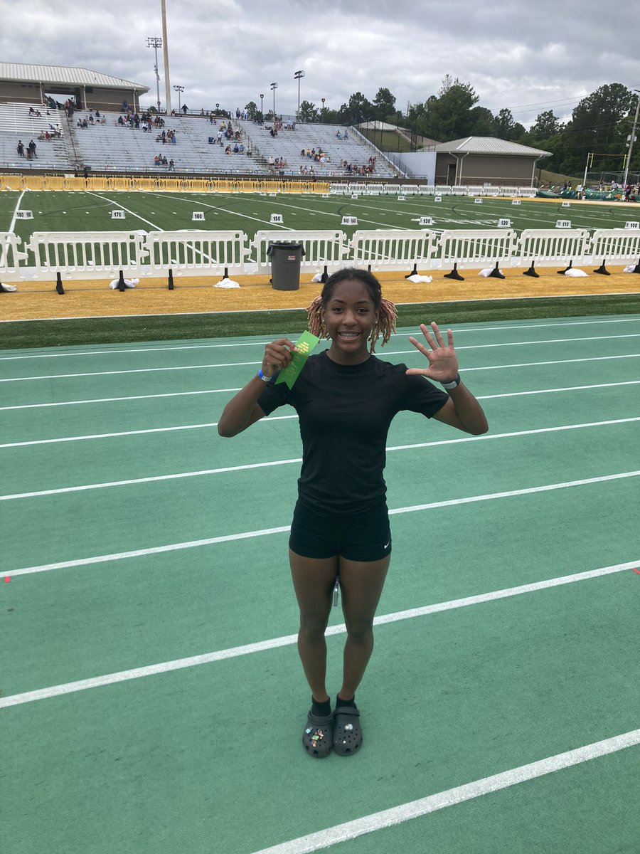 JackieJ32788105's tweet photo. Congratulations to Khamoni Rockeymore! She finished 5th place at the 5A State Track Meet in the 200 😊 Way to Go Khamoni! ROCK SOLID! @RockHillSchools @OzzieAhl2 https://t.co/p0Gibtq1w5