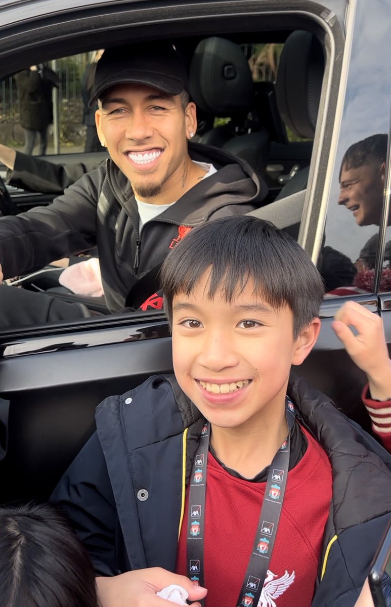 MJBank's tweet photo. Rush inspired me to this club.
This club brought my love and family.
You did the same thing to my son.
You are one of our legends for eternity.
#TheBestF9 #RobertoFirmino
#OnceARedAlwaysARed
#LFC #Liverpool
#LiverpoolWay #YNWA
#YouWillNeverWalkAlone
#OLSCSiam #LFCTHS
#LFCbank https://t.co/H4WCkuJfyj