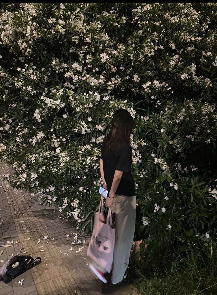 invcf77's tweet photo. 普通的周末晚上 https://t.co/x2WYjOdpqG