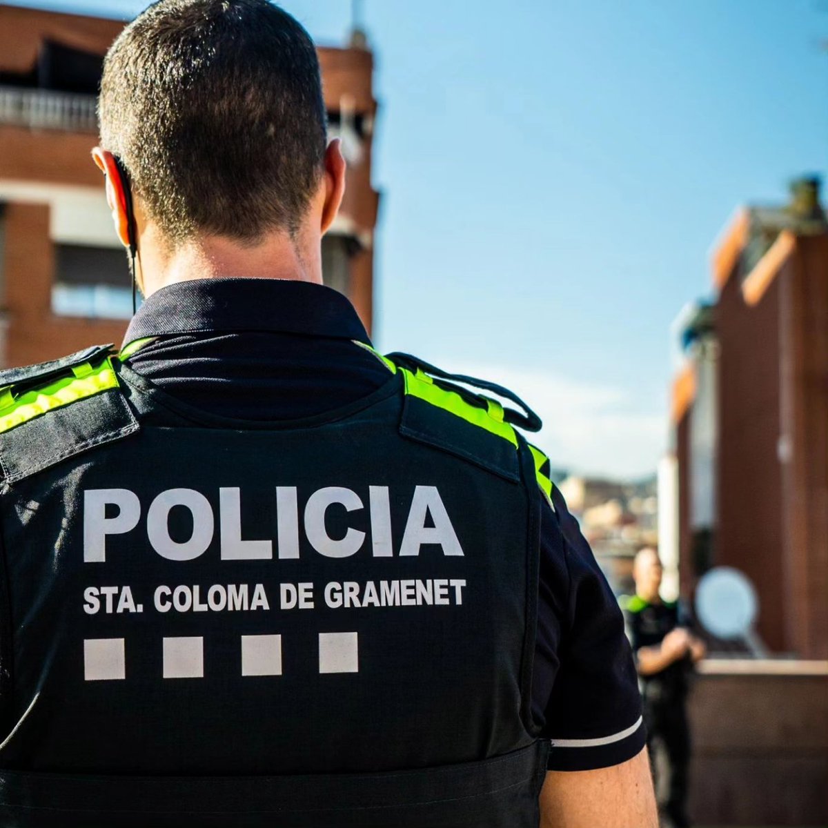 nuriaparlon's tweet photo. Gracias a la colaboración vecinal y a la intervención  de #PolicíaLocal se ha evitado una nueva tentativa de ocupación en el distrito VI. Se ha procedido a desalojar a una persona que quedará investigada por delito de usurpación de bien inmueble.
#santacolomaciutatsegura https://t.co/7yUozS9U6l