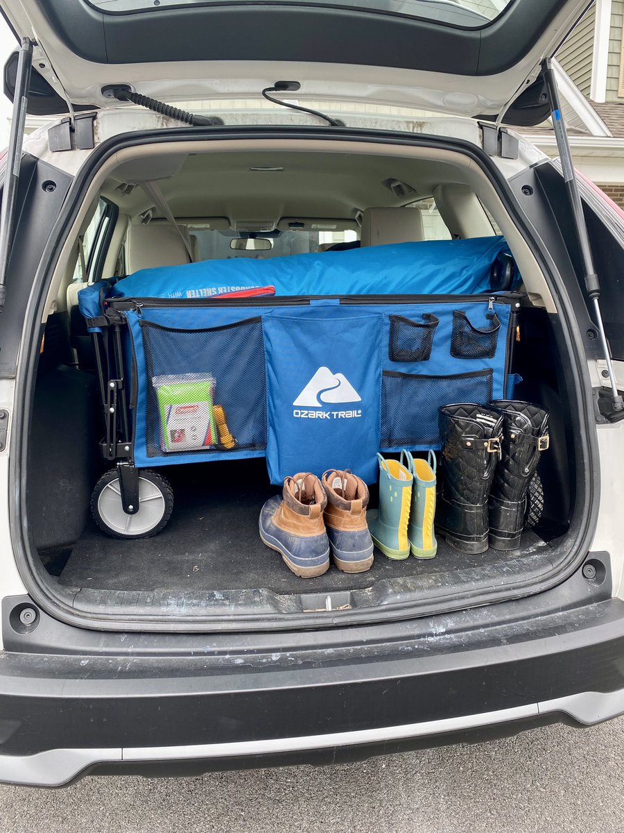 JenRobinson315's tweet photo. Tell me you’re heading to the @theavettbros concert at @BeakAndSkiff1 with rain in the forecast without telling me you’re going… https://t.co/OdV9CscUjv