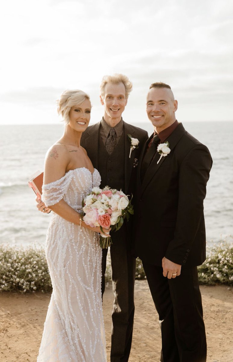 NewBreedAtlas's tweet photo. Thank you to the Legend that is @actordougjones for this perfect evening. Through the years my love and respect for you has only deepened. Kacey and I are both very grateful of your inclusion in our lives❤️🙏🏻. #married #grateful #perfectday https://t.co/K1nMgTQtls