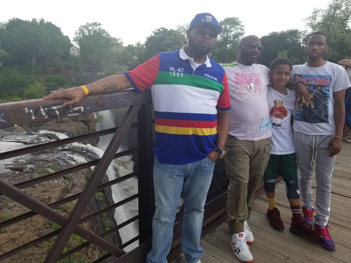 OneTwoTray's tweet image. #madeMEN