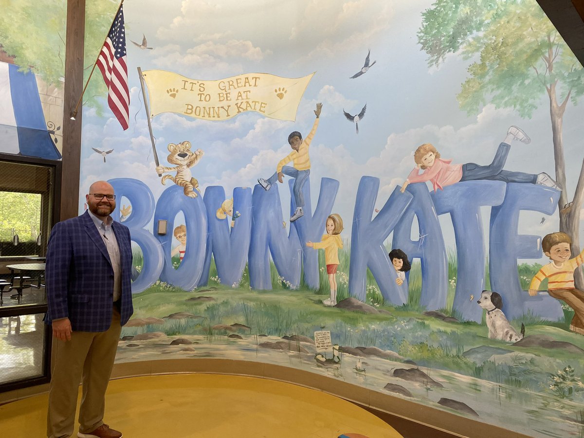 WatsonKCS's tweet photo. Congratulations to @1rockyriley on being named principal of Bonny Kate Elementary! https://t.co/3dpARqivTb