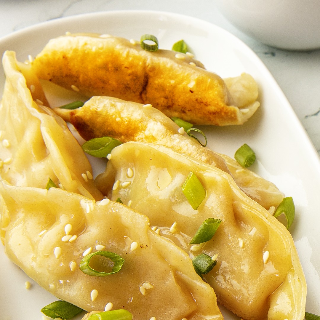 LingLingPanda's tweet photo. Ready to take your taste buds on a flavor adventure? 🤤 Look no further than Ling Ling's delectable Pork &amp; Vegetable Potstickers! 😍🥟 Bursting with authentic flavor in every bite, these savory delights will have you hooked at first taste. https://t.co/DgpcyZ6AxD