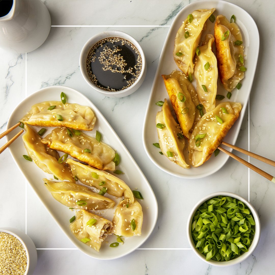LingLingPanda's tweet photo. Ready to take your taste buds on a flavor adventure? 🤤 Look no further than Ling Ling's delectable Pork &amp; Vegetable Potstickers! 😍🥟 Bursting with authentic flavor in every bite, these savory delights will have you hooked at first taste. https://t.co/DgpcyZ6AxD