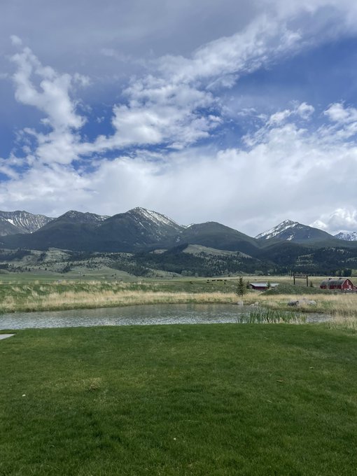 Montana is magical 🏔️ https://t.co/7BEVwquDKN