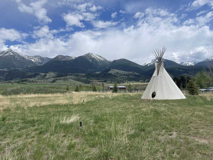 Montana is magical 🏔️ https://t.co/7BEVwquDKN