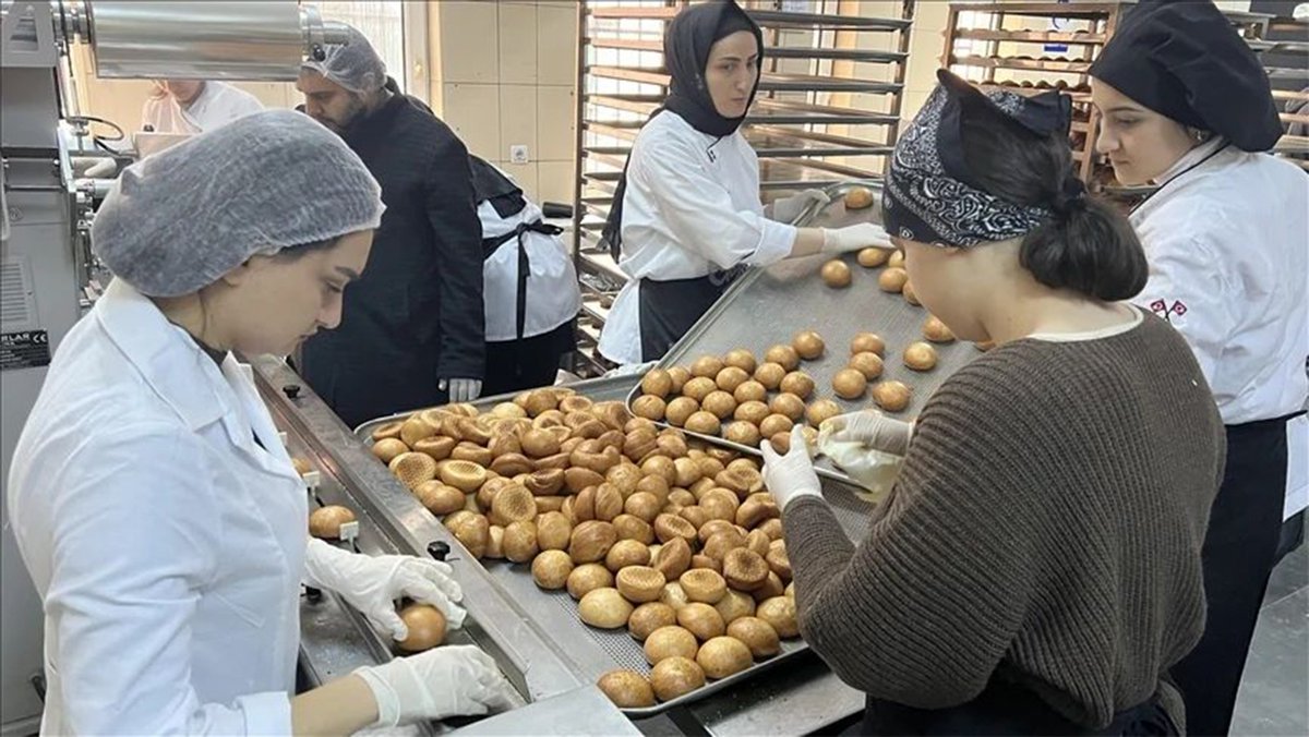 umraniyeilcemem's tweet photo. Bakanlığımızın öncülüğünde Meslek liselerimiz üreterek ülke ekonomisine büyük katkı vermeye başladı.

Türkiye Yüzyılı Eğitimin Yüzyılı Olacak.

🇹🇷#EğitimdeTürkiyeYüzyılı

@tcmeb @prof_mahmutozer 
@istanbulilmem @memleventyazici 
@mustafaozen3434 https://t.co/1K9I7Pvlmp