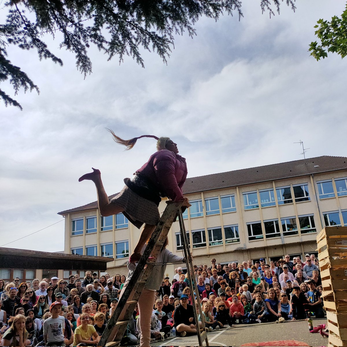 30somethingnss's tweet photo. Festival #HumourDesNotes, le Flerken a eu l'honneur de participer activement au spectacle de #Rosemonde ❤️ https://t.co/NmUIg826Vm