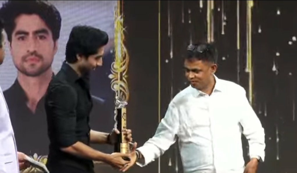 Best actor & popular
The way mshallah he is going from this to that in awards until joining them together 
ABHIMANYU BIRLA IS AN ICON now 

#yrkkh #HarshadChopda #Mumbaiachieversawards2023
CONGRATS HARSHAD CHOPDA