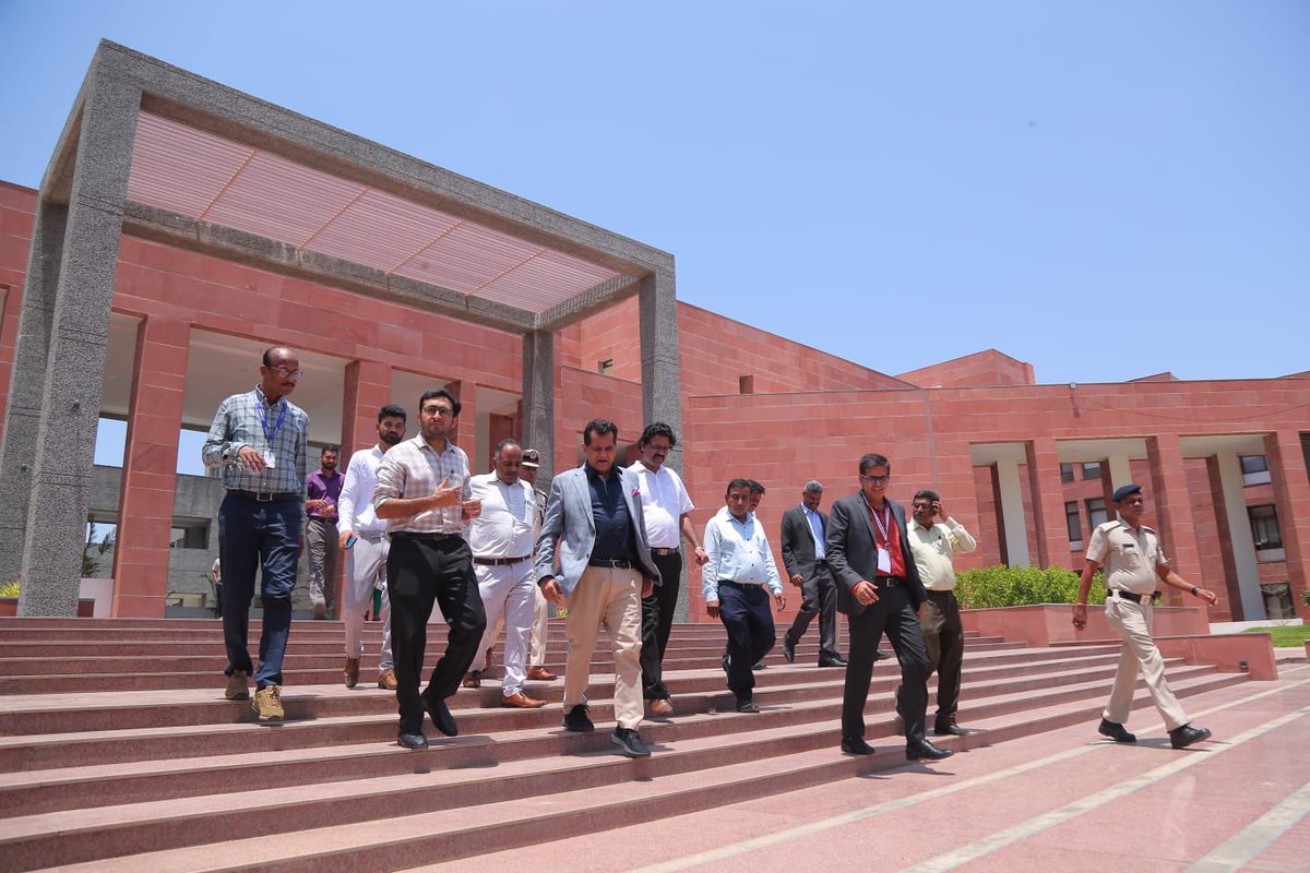 amitabhk87's tweet photo. During my brief visit to Daman I was delighted to visit and meet the students at NAMO Medical Education and Research Institute, Engineering College Daman and NIFT Daman.  Phenomenal Infrastructure, bright and brilliant students ! @prafulkpatel  Top class quality ! https://t.co/42Y6DVCKlZ