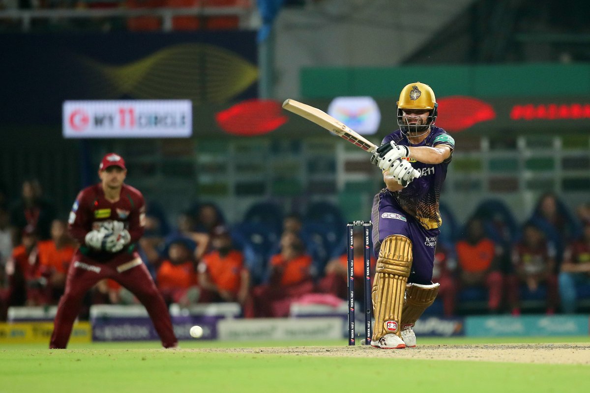 Rinku Singh reaches his FIFTY with a 110m MAXIMUM 🔥🔥

21 off 7 now required!

#TATAIPL | #KKRvLSG
