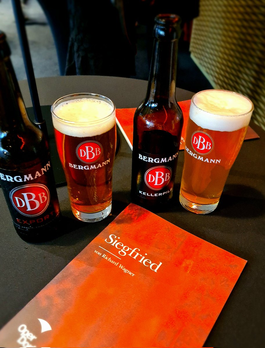 Opernjunkie's tweet photo. Selten einen so kurzweiligen zweiten #Siegfried Aufzug erlebt! #Konwitschny
Darauf ein erfrischendes #InterOpernPils 🍻 https://t.co/S5rw0ZKZ7W
